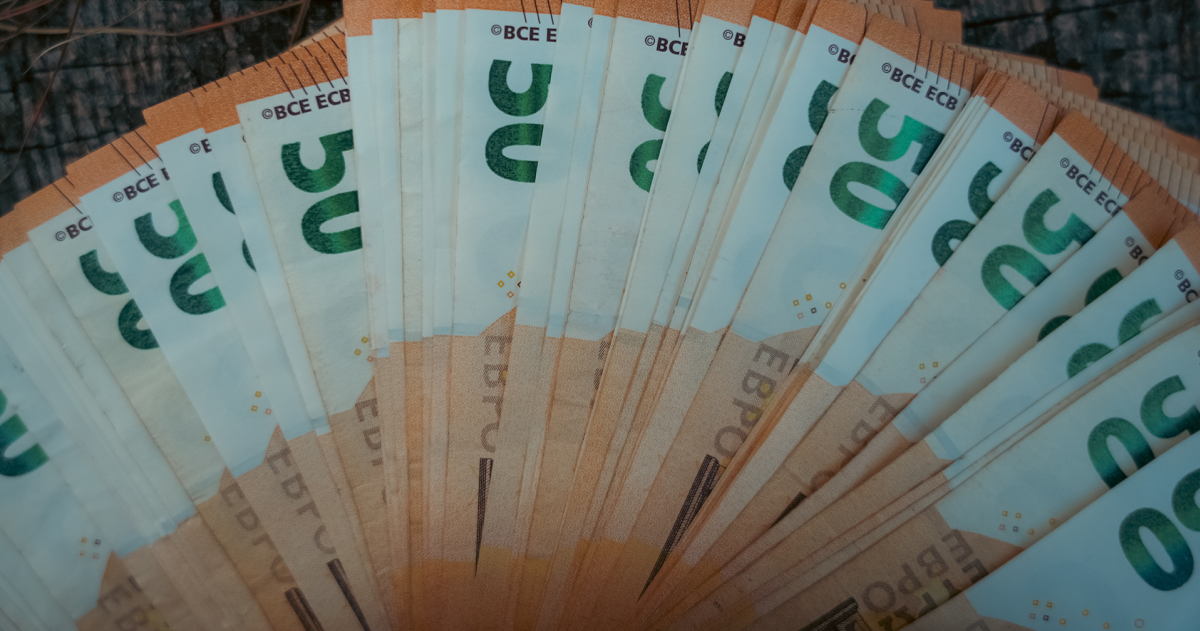 Miljoenennota 2027 koopkracht briefgeld van 50 euro in een waaier